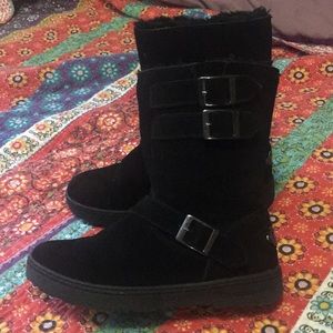 ❌sold❌ Bearpaw boots